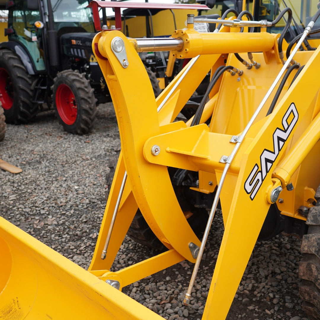 Cargador Frontal Bajo Carga 1000 Kg