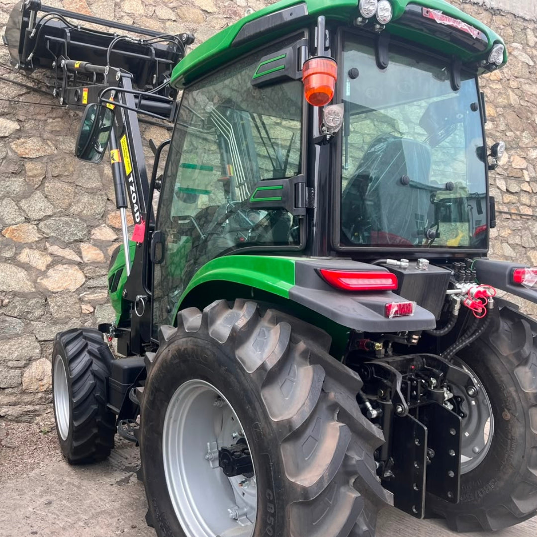 Tractor 4x4 Cabinado con Pala 70 HP Turbo A/C