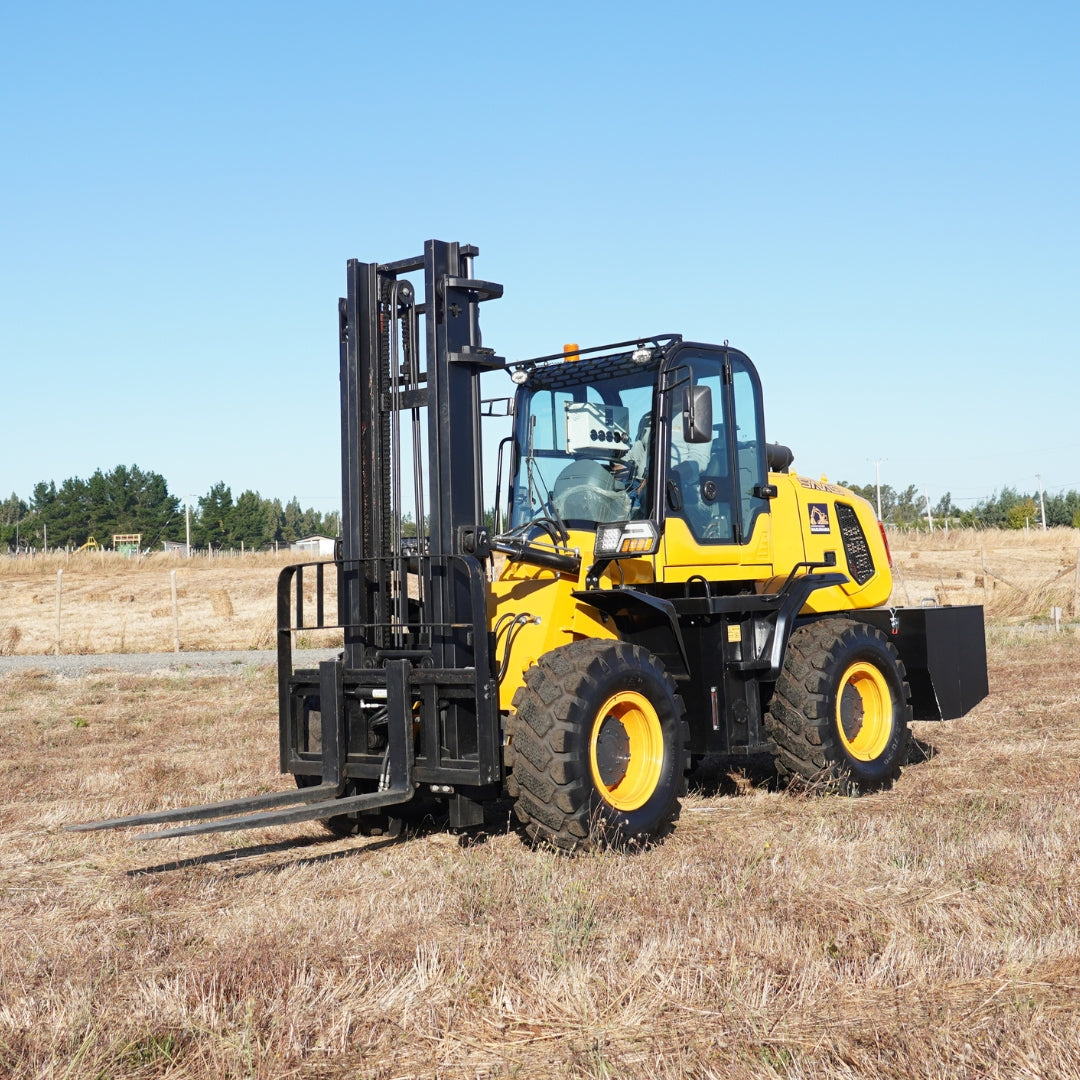 Grúa Horquilla 4x4 Carga 4000 Kg, 4m A/C Turbo