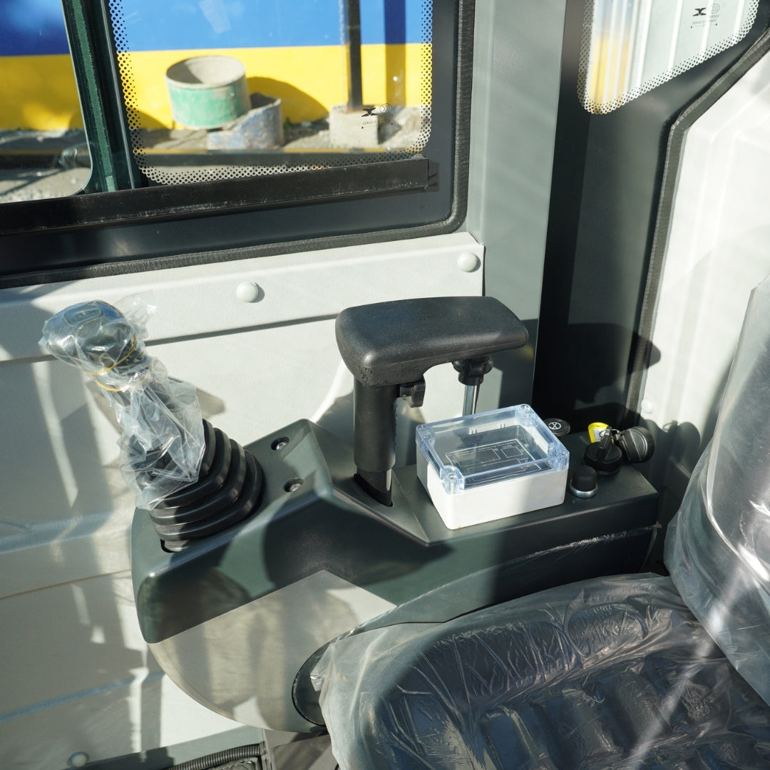 Miniexcavadora SE30 Con Cabina Enfriada Por Agua