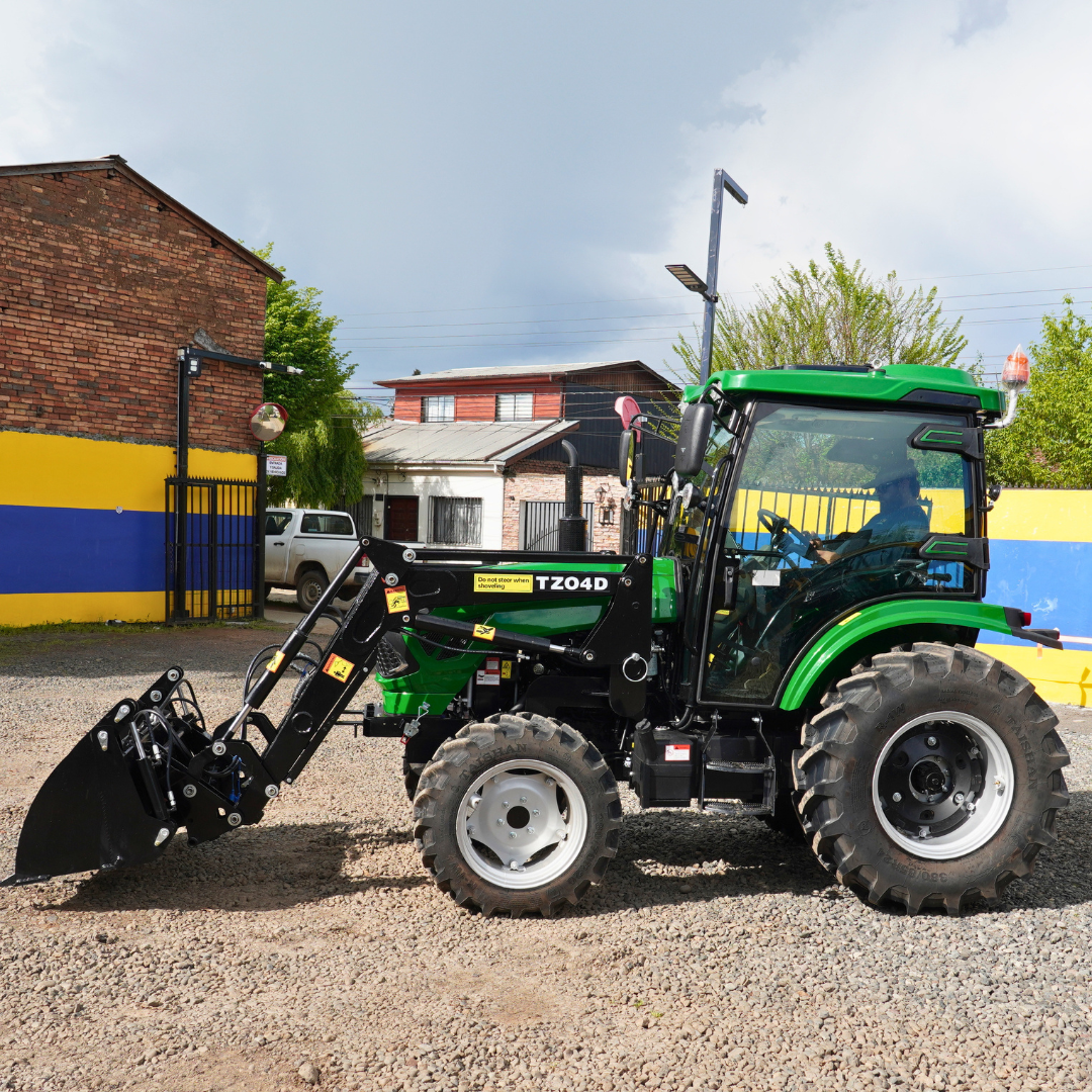 Tractor 4x4 Cabinado con Pala 70 HP Turbo A/C