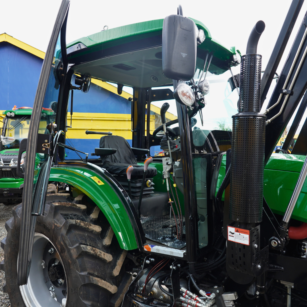 Tractor 4x4 Cabinado con Pala 70 HP Turbo A/C