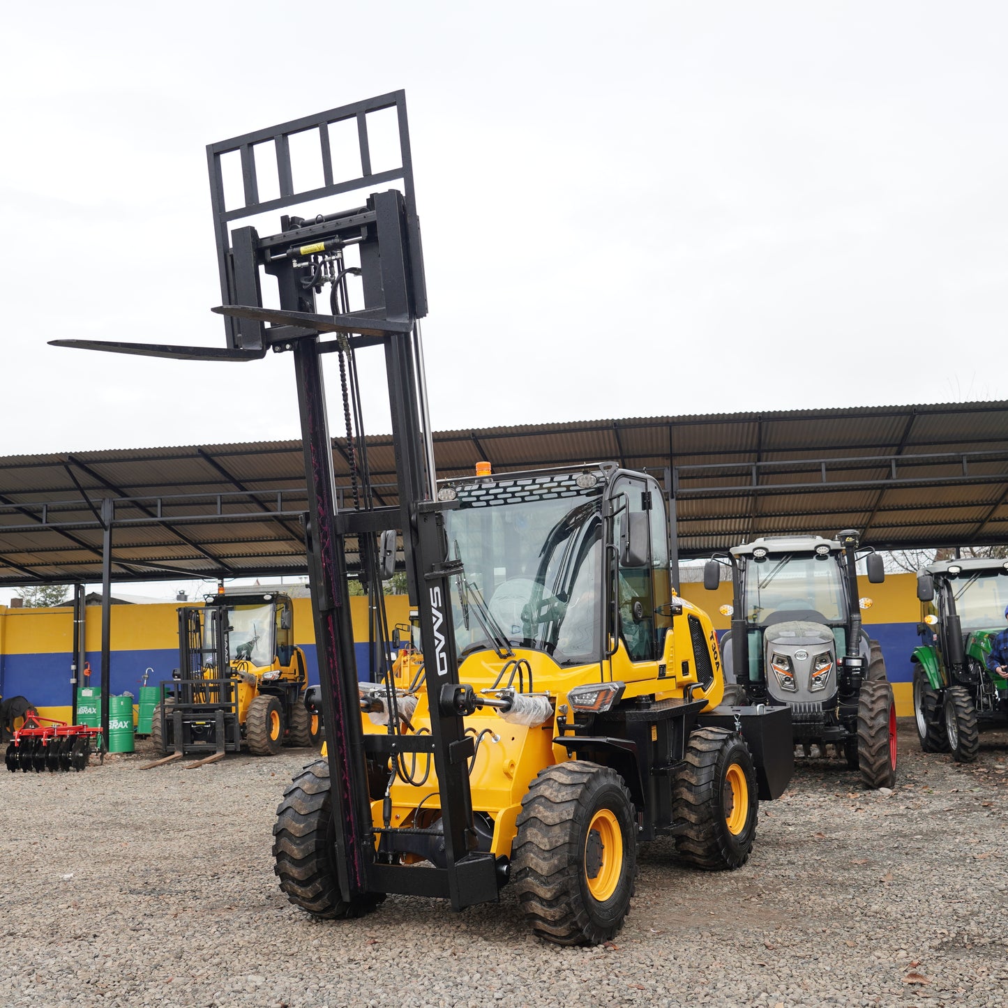 Grúa Horquilla 4x4 Carga 3000 Kg, 3m