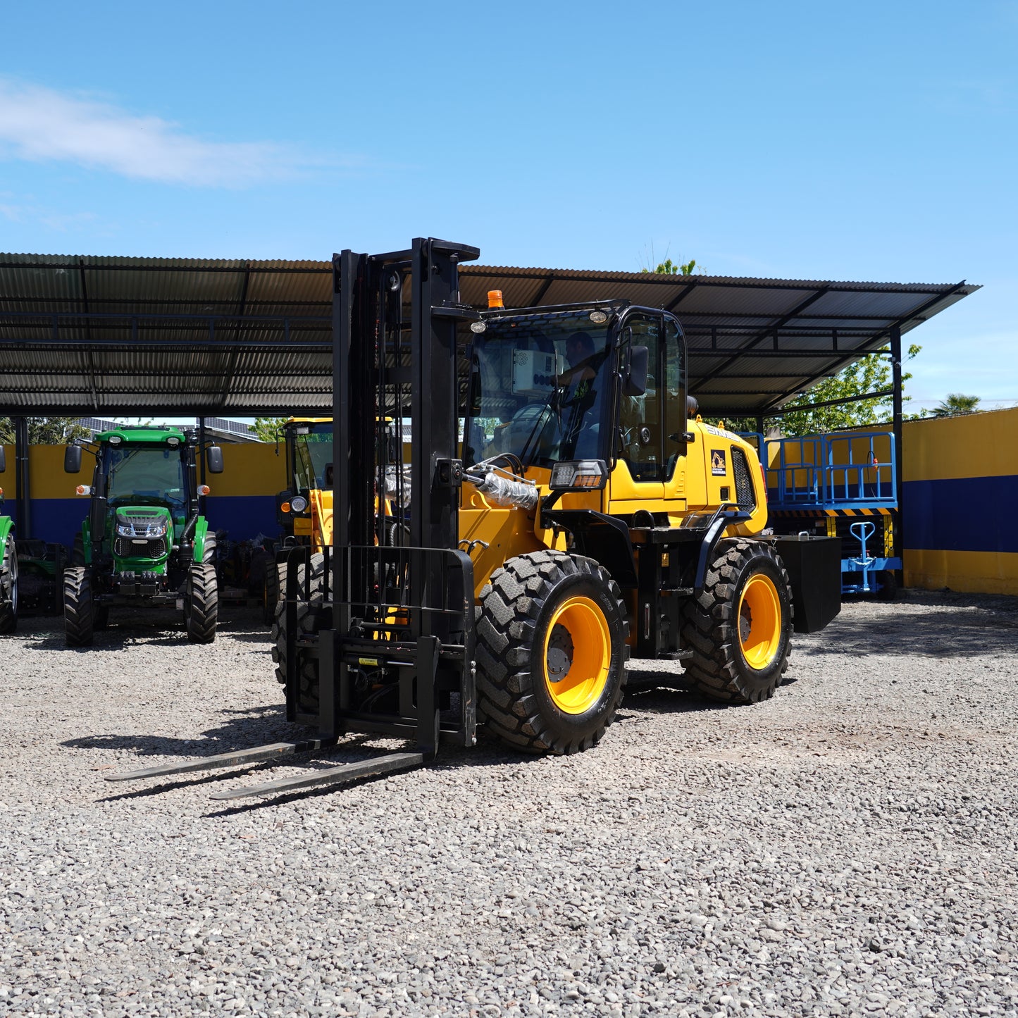 Grúa Horquilla 4x4 Carga 5000 Kg, 4m A/C Turbo