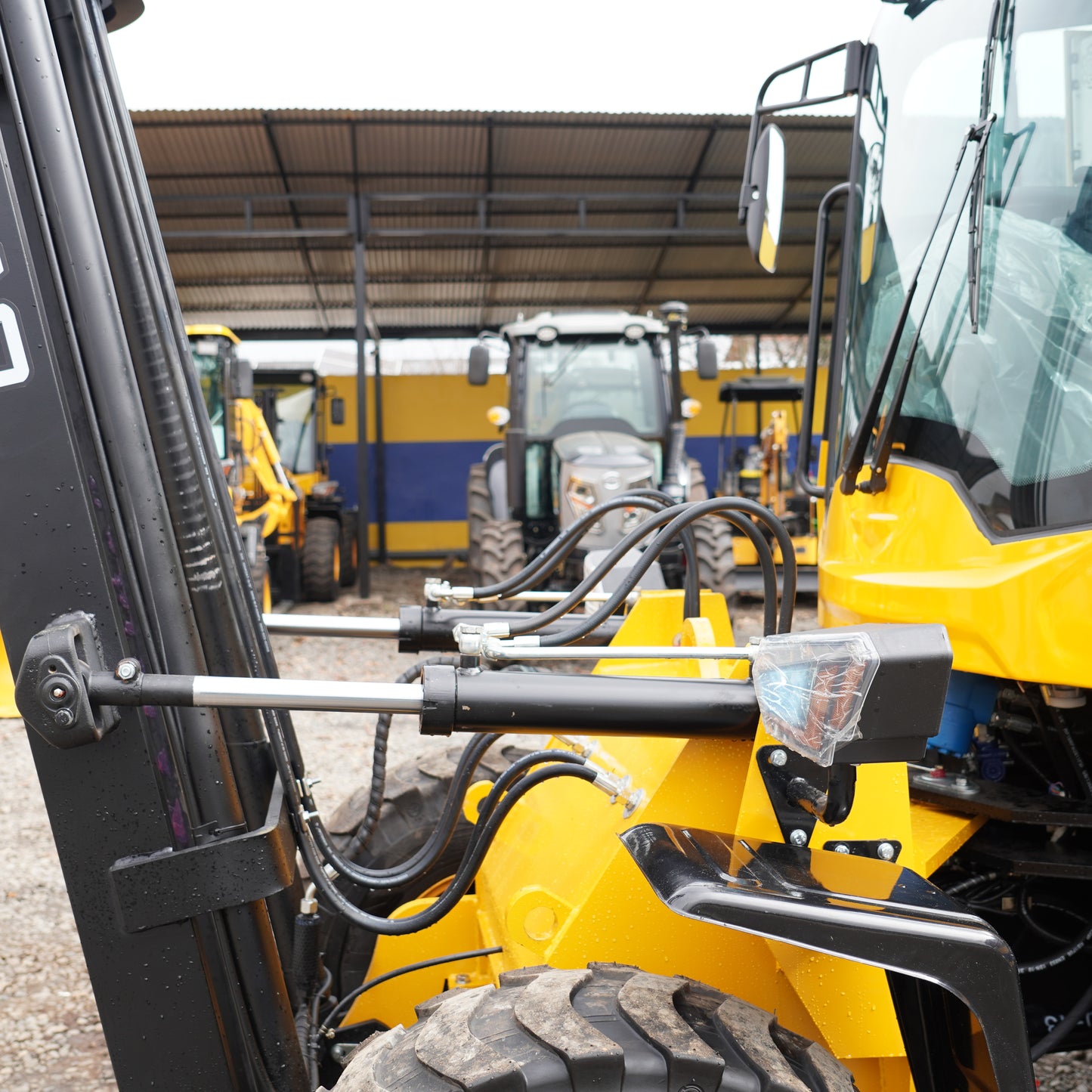 Grúa Horquilla 4x4 Carga 3000 Kg, 4m A/C