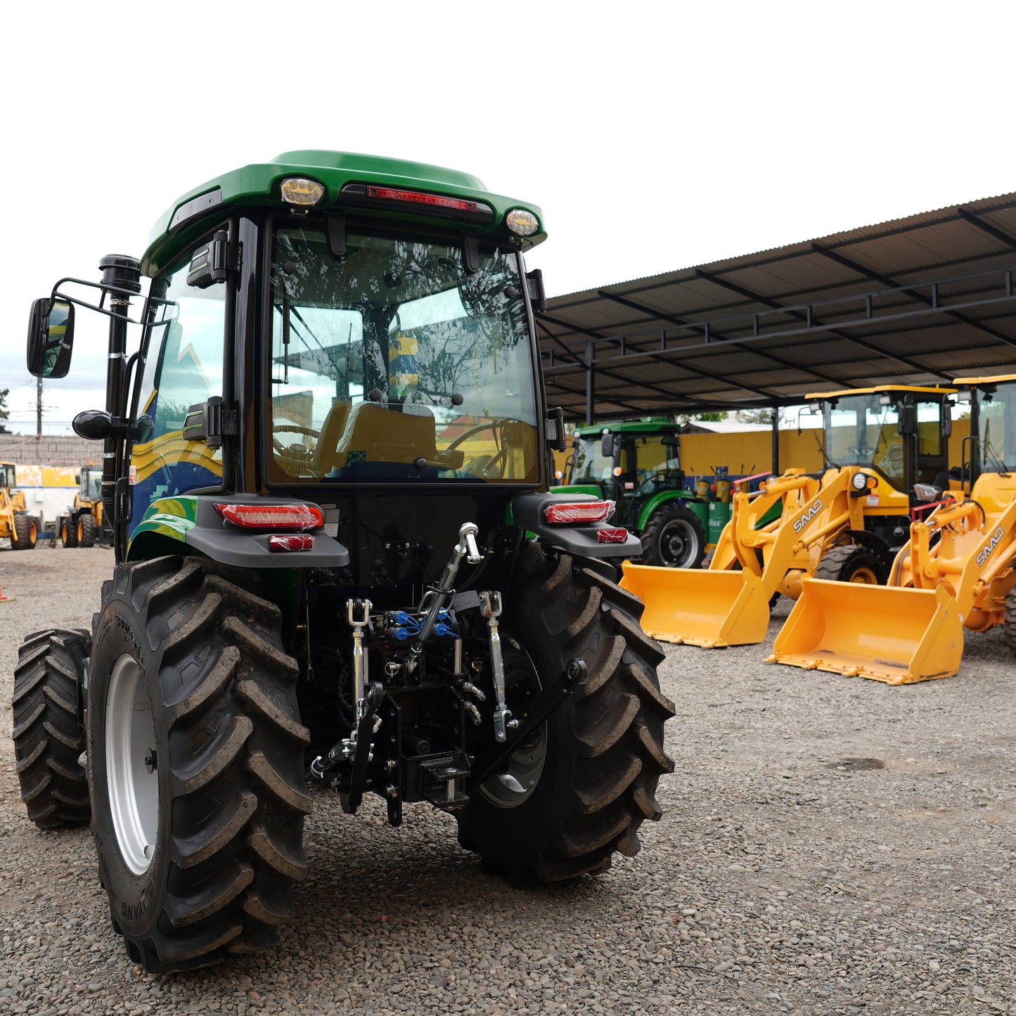 Tractor 4x4 Cabinado 70 HP Turbo A/C