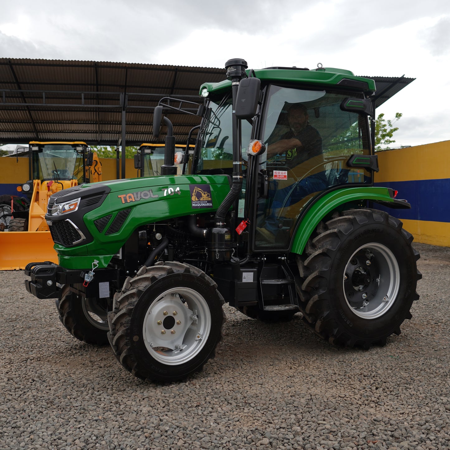 Tractor 4x4 Cabinado 70 HP Turbo A/C