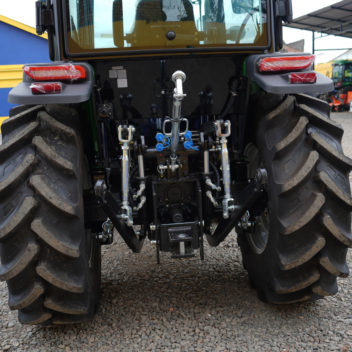 Tractor 4x4 Cabinado 70 HP Turbo A/C