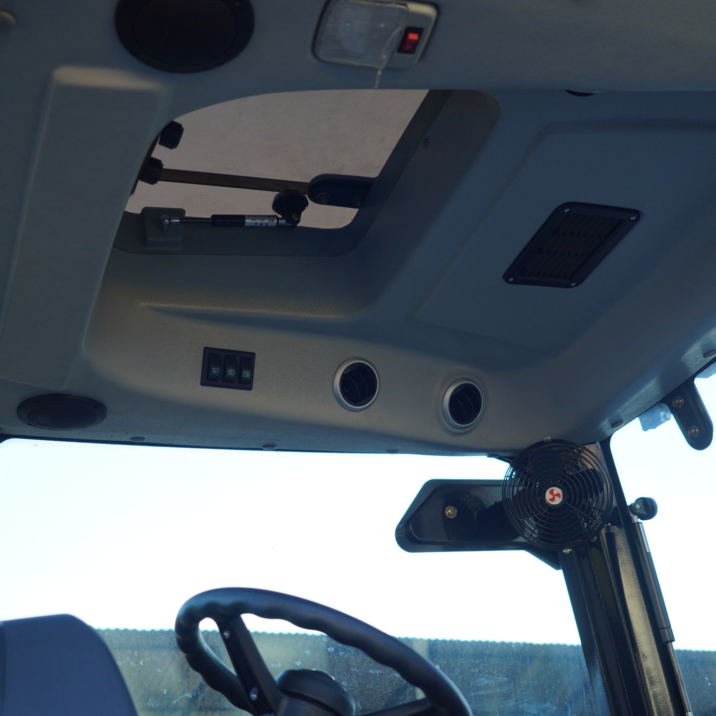 Tractor 4x4 Cabinado 100 HP Turbo A/C