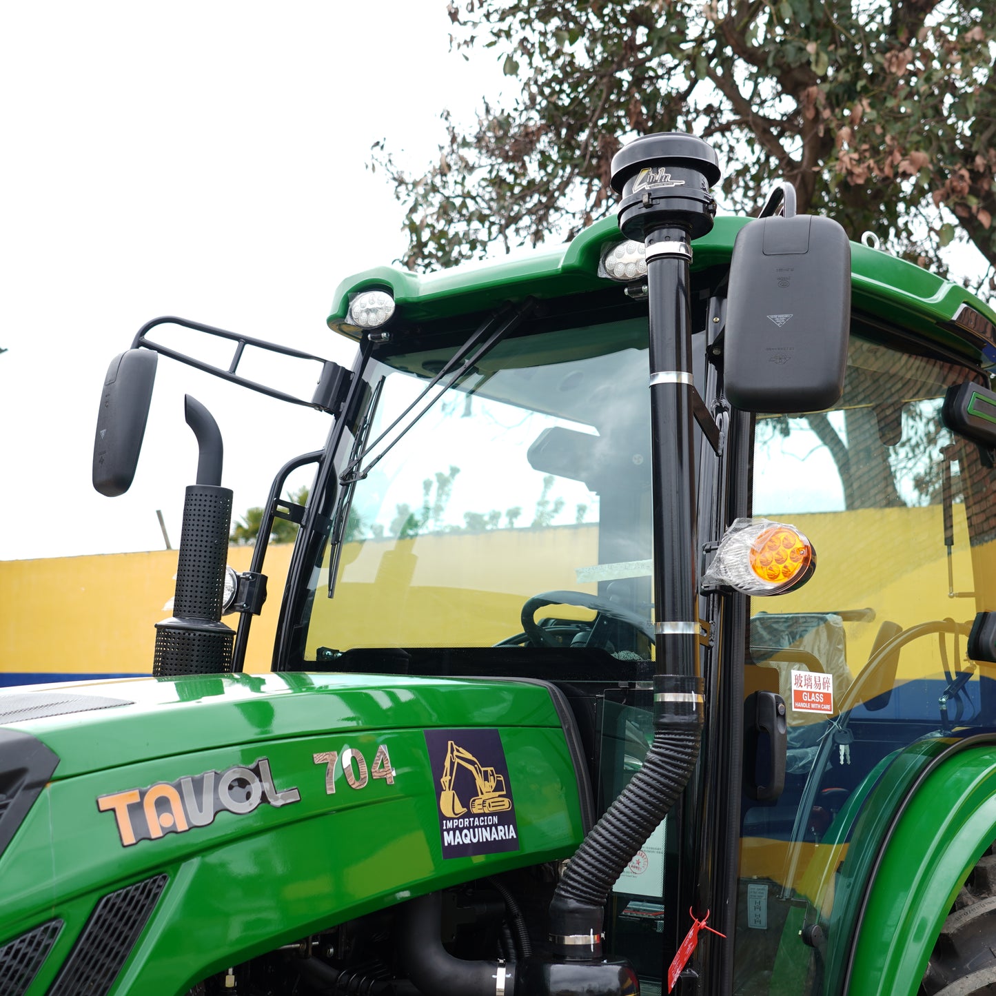 Tractor 4x4 Cabinado 70 HP Turbo A/C