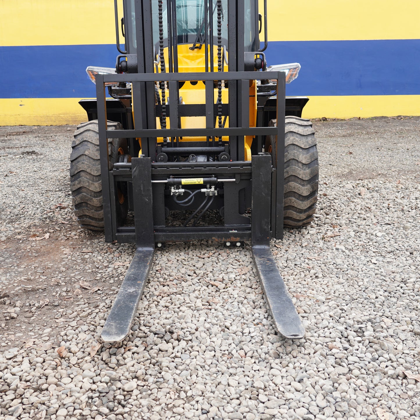 Grúa Horquilla 4x4 Carga 3000 Kg, 4m A/C