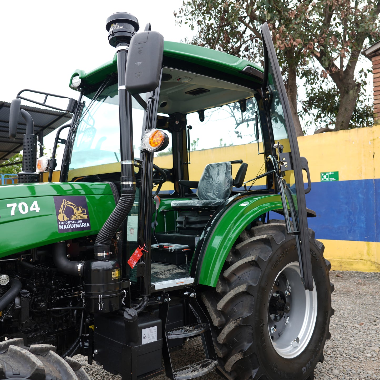 Tractor 4x4 Cabinado 70 HP Turbo A/C