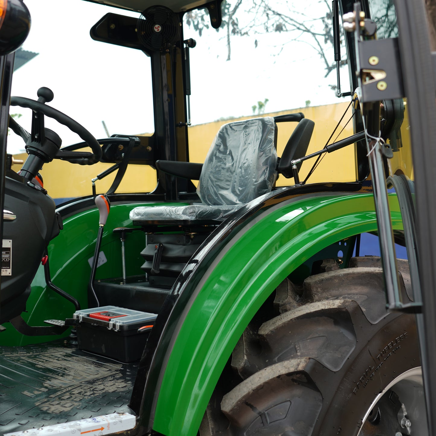 Tractor 4x4 Cabinado 70 HP Turbo A/C