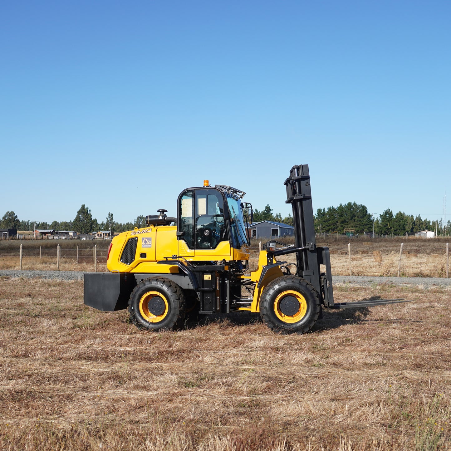 Grúa Horquilla 4x4 Carga 4000 Kg, 4m A/C Turbo