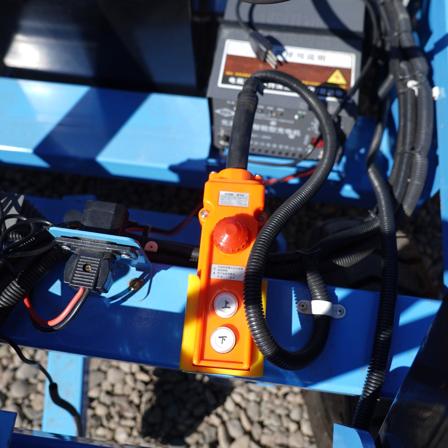 Alza Hombre Tijera 10 Metros Doble Asistencia Eléctrica