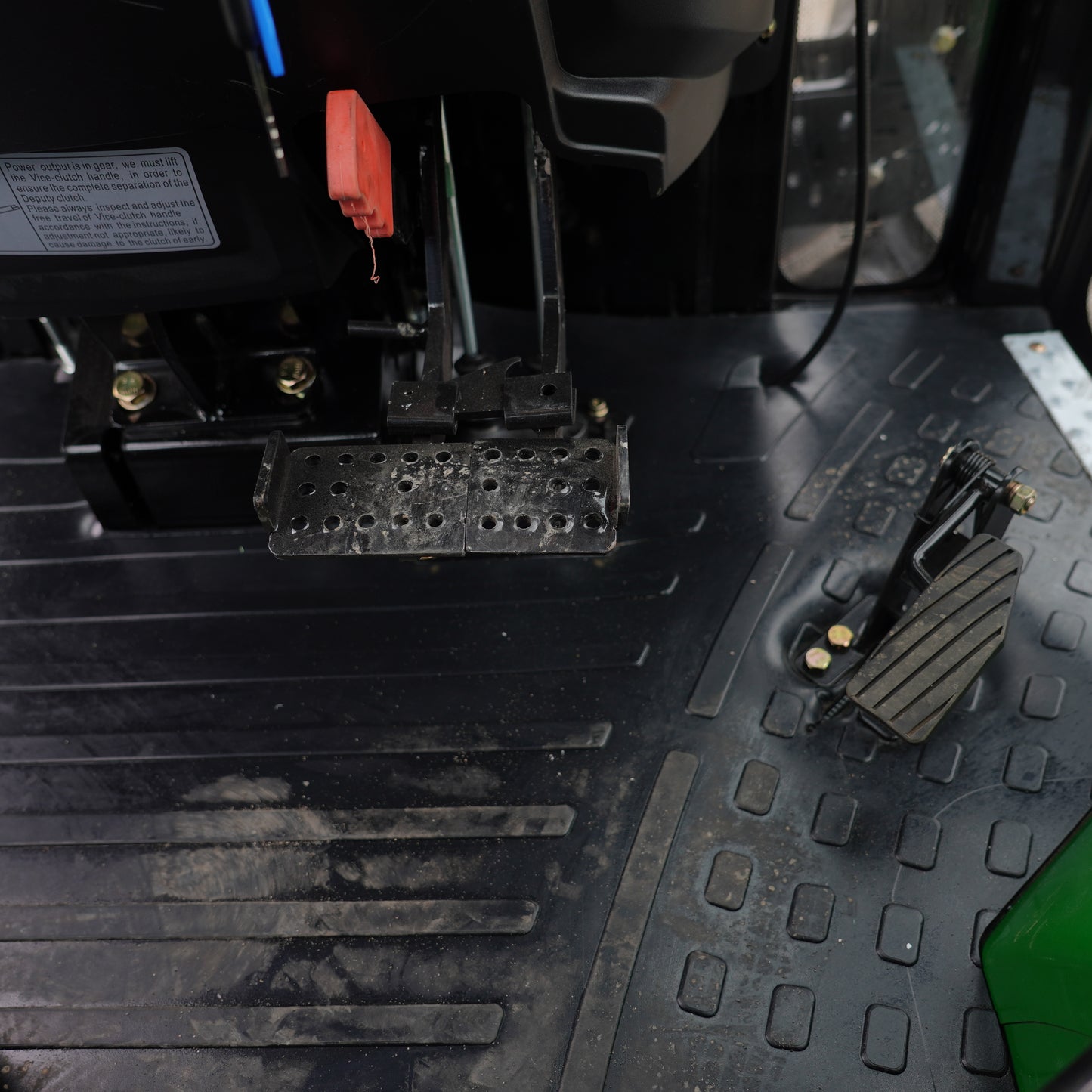 Tractor 4x4 Cabinado 70 HP Turbo A/C