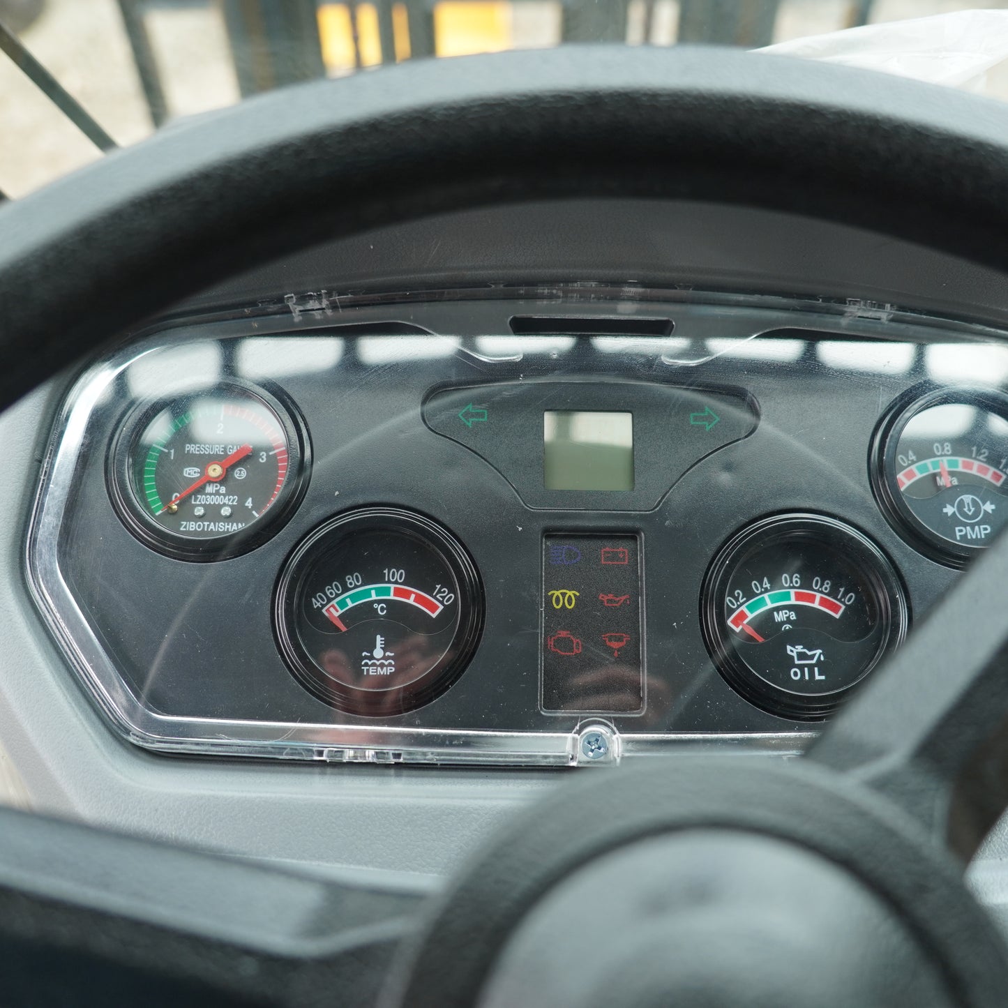 Grúa Horquilla 4x4 Carga 3000 Kg, 4m A/C