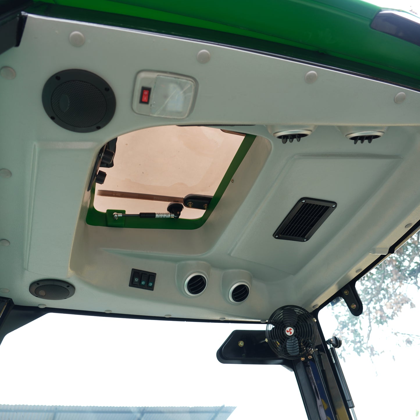 Tractor 4x4 Cabinado 70 HP Turbo A/C