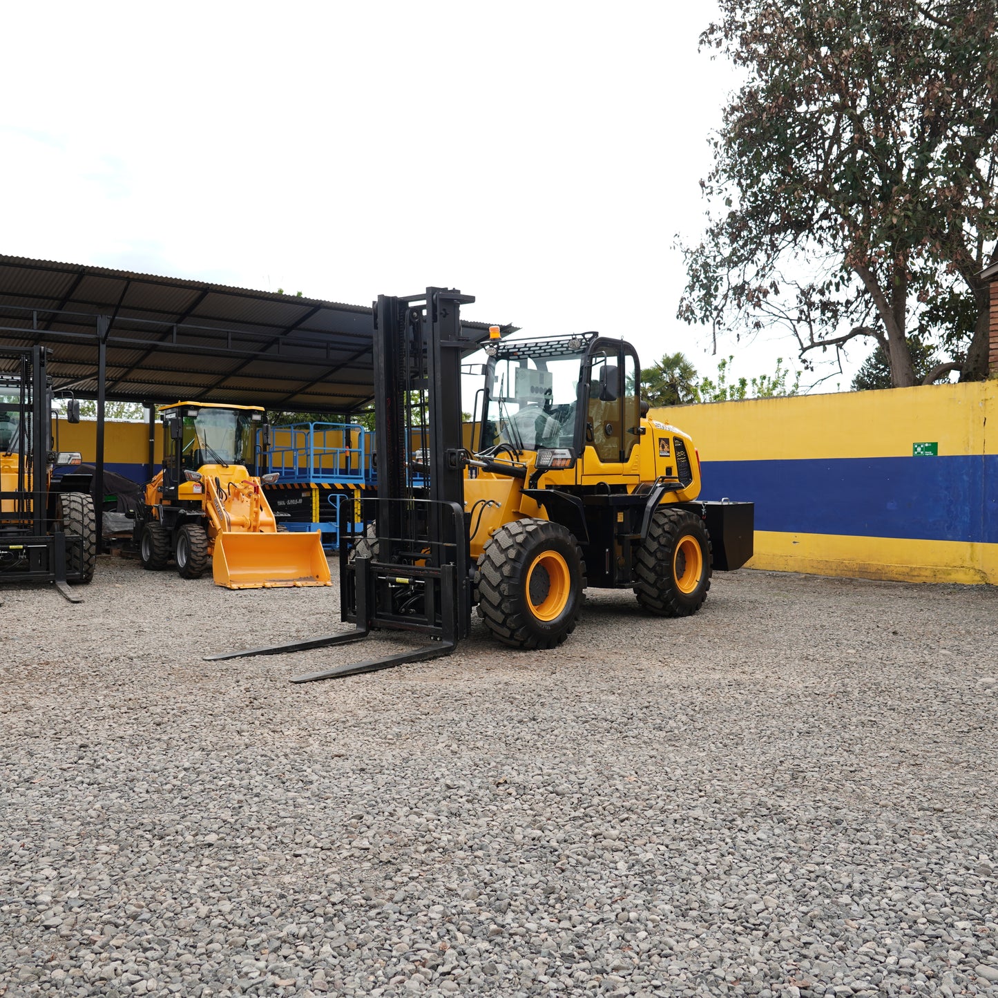 Grúa Horquilla 4x4 Carga 4000 Kg, 4m A/C Turbo