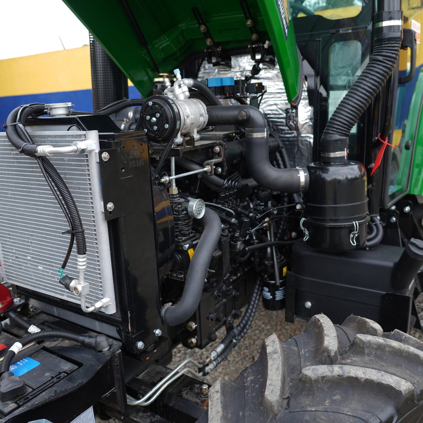 Tractor 4x4 Cabinado 70 HP Turbo A/C